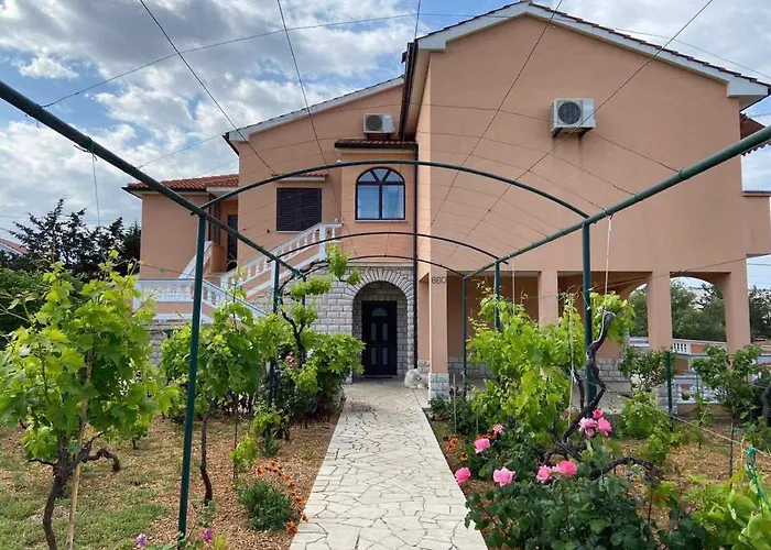 Apartment Mira